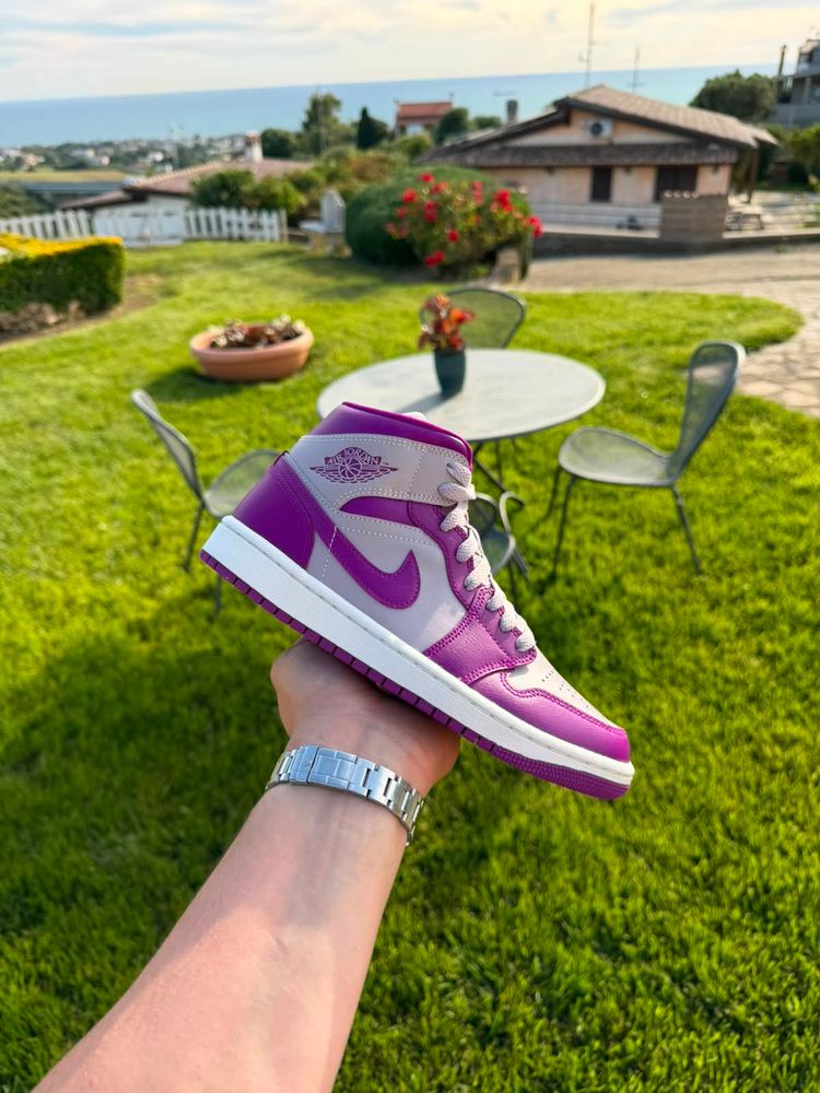 jordan 1 magenta  38.5 